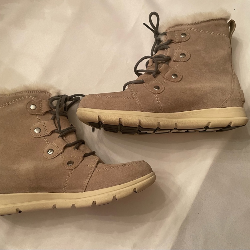 Sorel Women’s Beige Mid Calf Lace Up Winter Boots Size 10.  Barely worn! - Picture 4 of 9